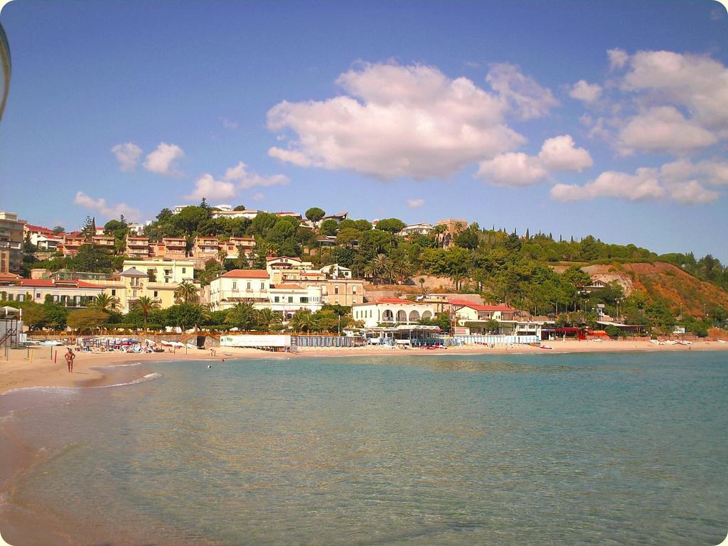 Torre Ancinale Bed & Breakfast Soverato Marina Bagian luar foto