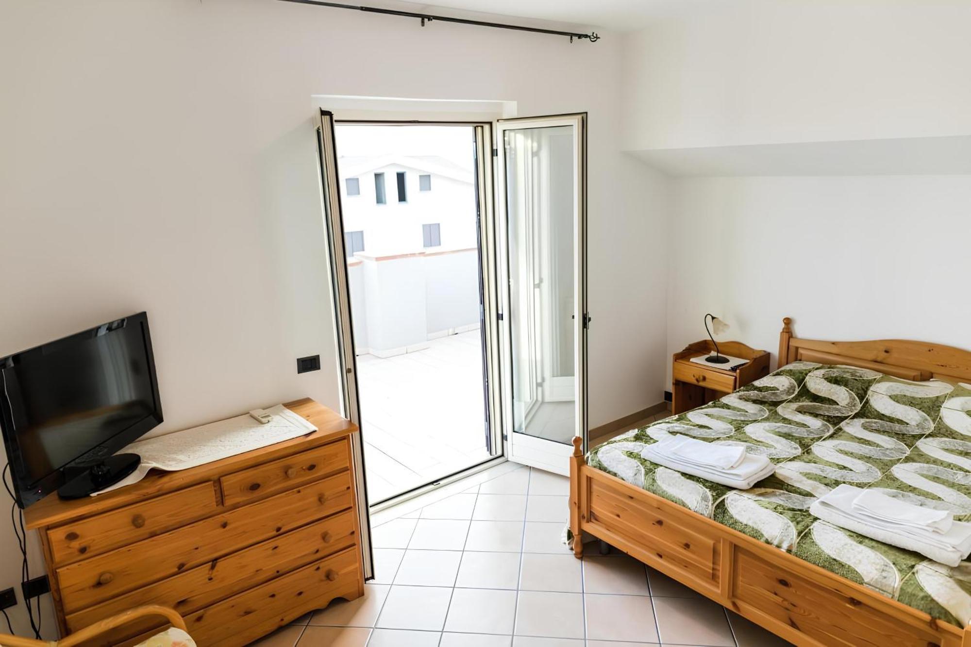 Torre Ancinale Bed & Breakfast Soverato Marina Bagian luar foto