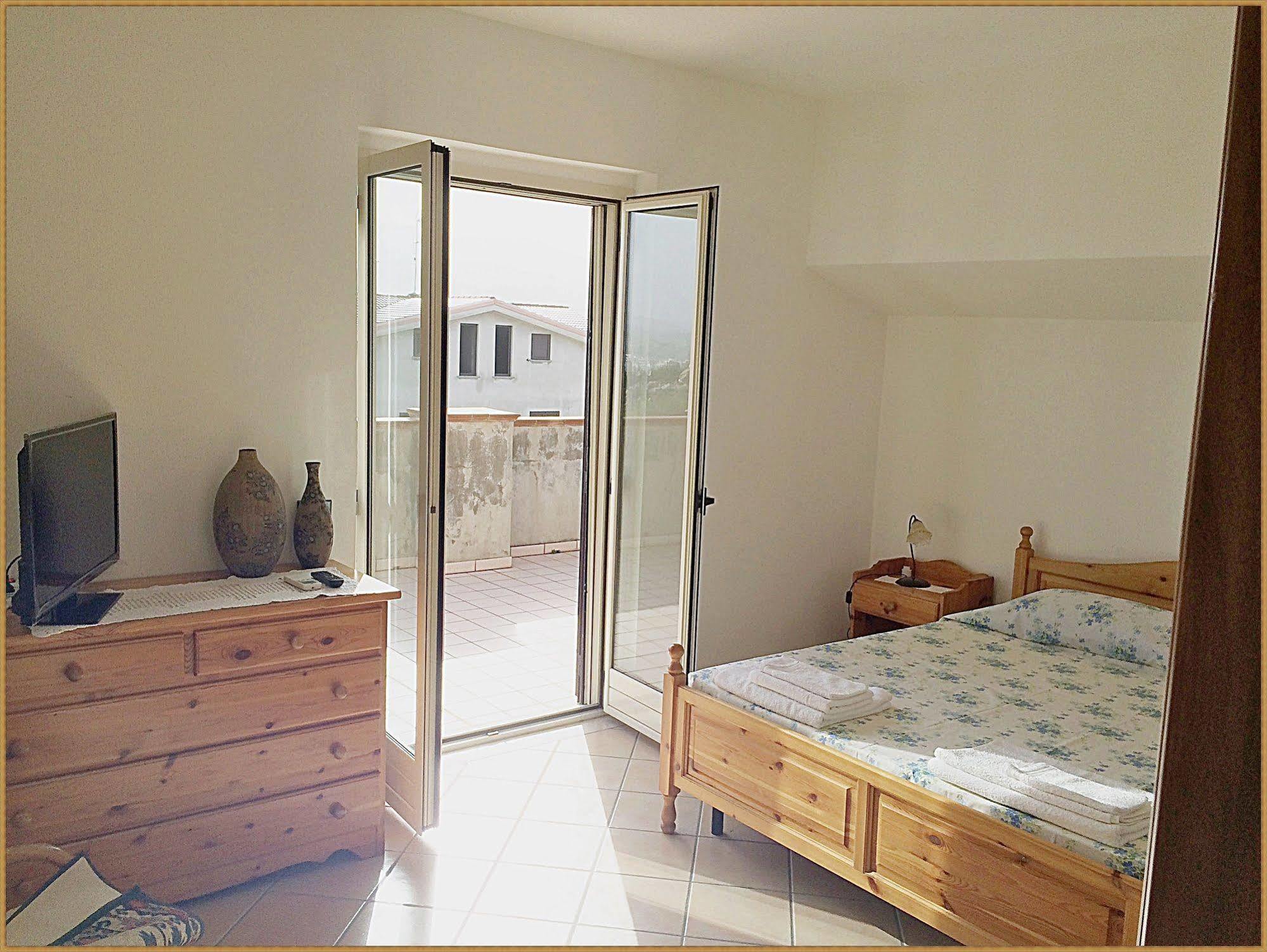 Torre Ancinale Bed & Breakfast Soverato Marina Bagian luar foto
