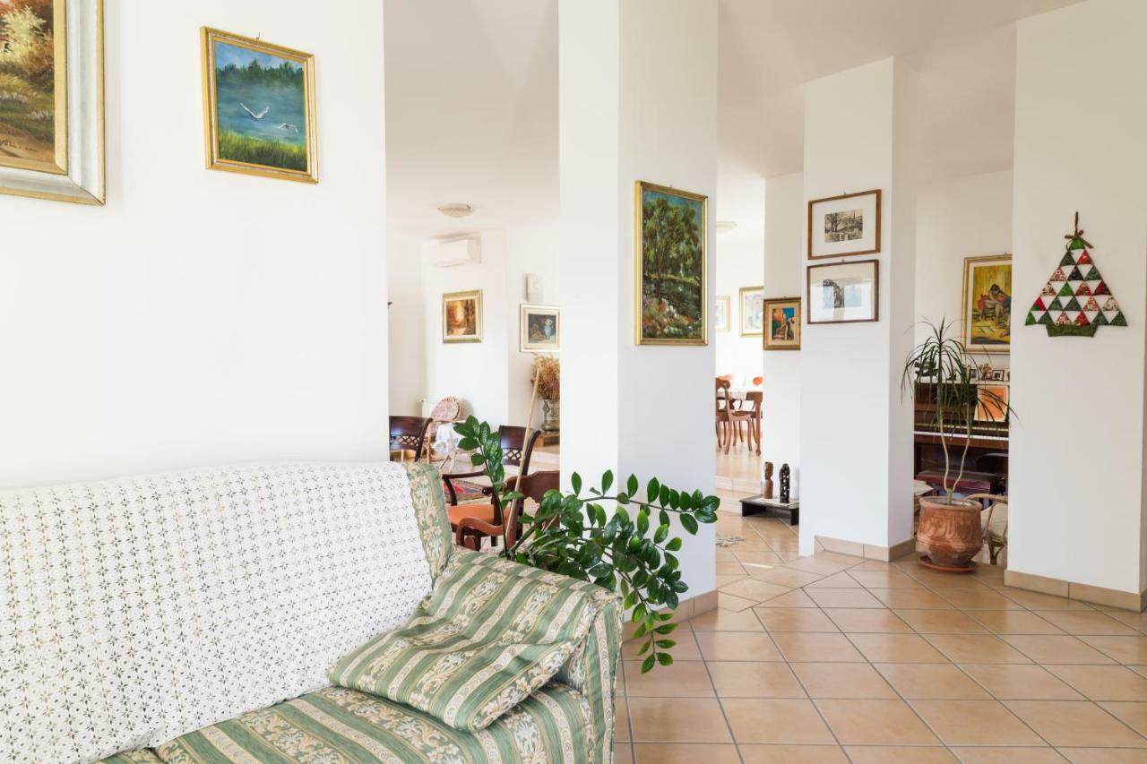 Torre Ancinale Bed & Breakfast Soverato Marina Bagian luar foto