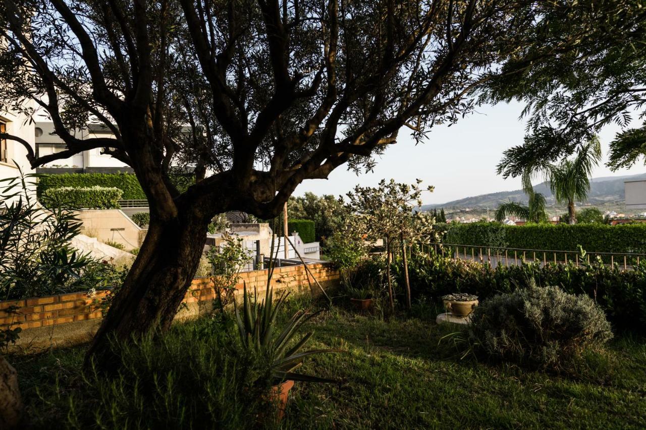 Torre Ancinale Bed & Breakfast Soverato Marina Bagian luar foto